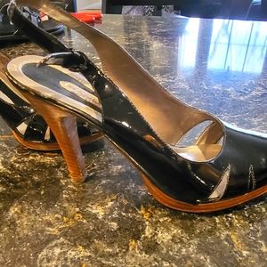 Womens Black Patent Bandolino Peep Toe dress Sandals size 9.5